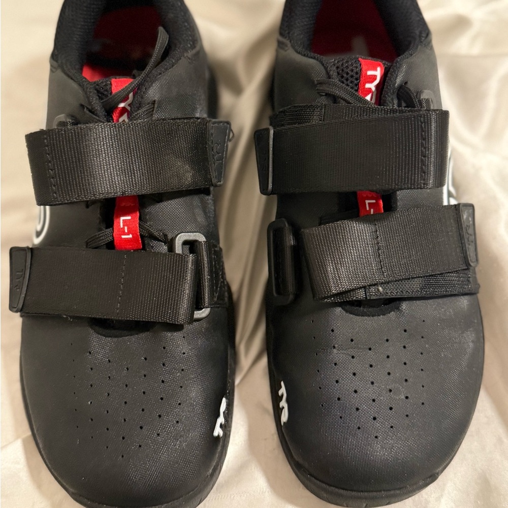TYR Black and Red lifters